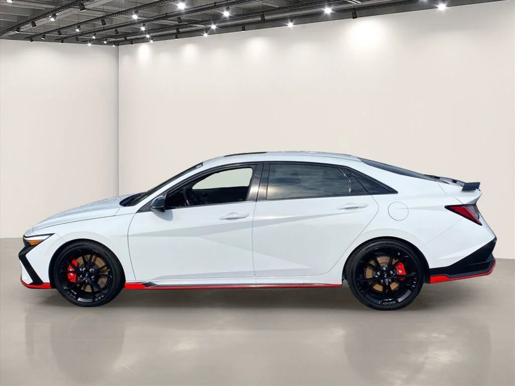 Used 2025 Atlas White Hyundai Base image 4