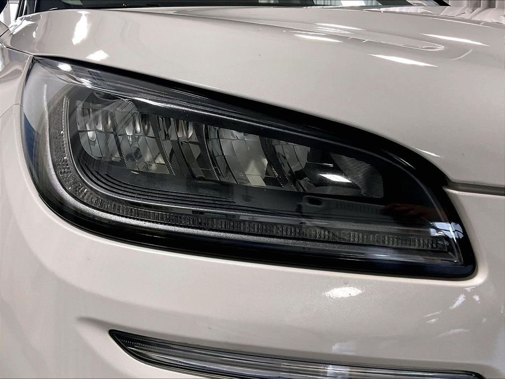 Used 2020 White Lincoln Standard image 33