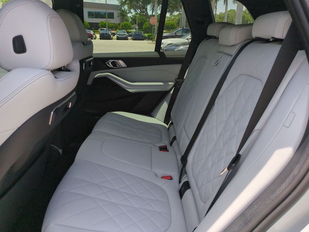 New 2026 Alpine White BMW xDrive40i image 14
