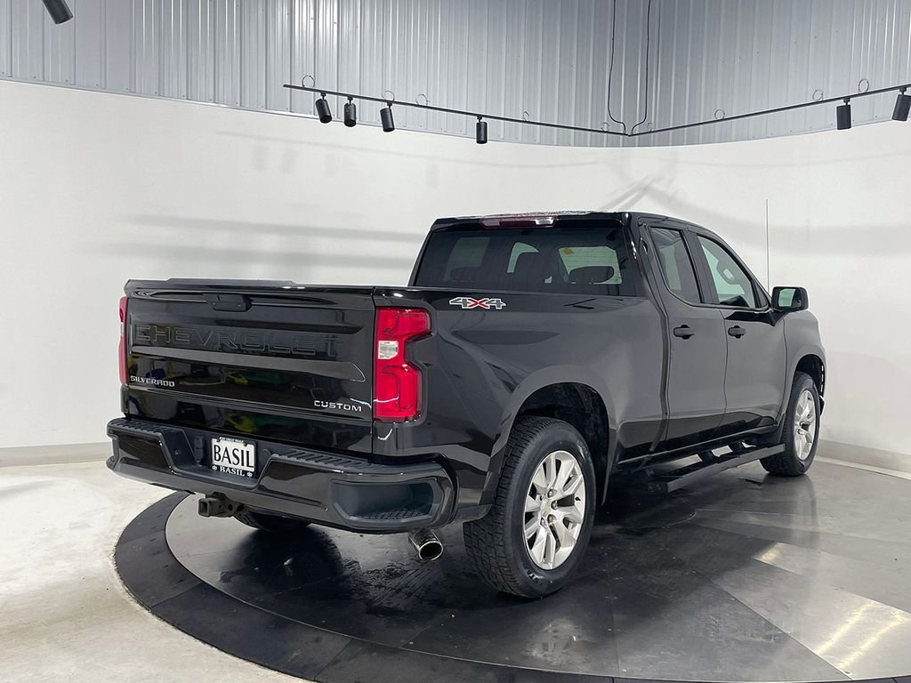 Used 2019 Brown Chevrolet Custom image 12