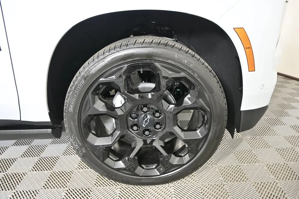 New 2026 Polar White Tricoat Chevrolet High Country image 11