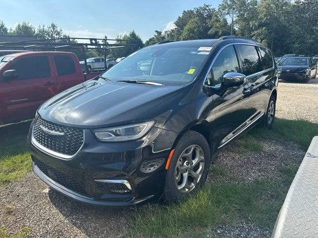 2023 Chrysler Pacifica Limited AWD's photo