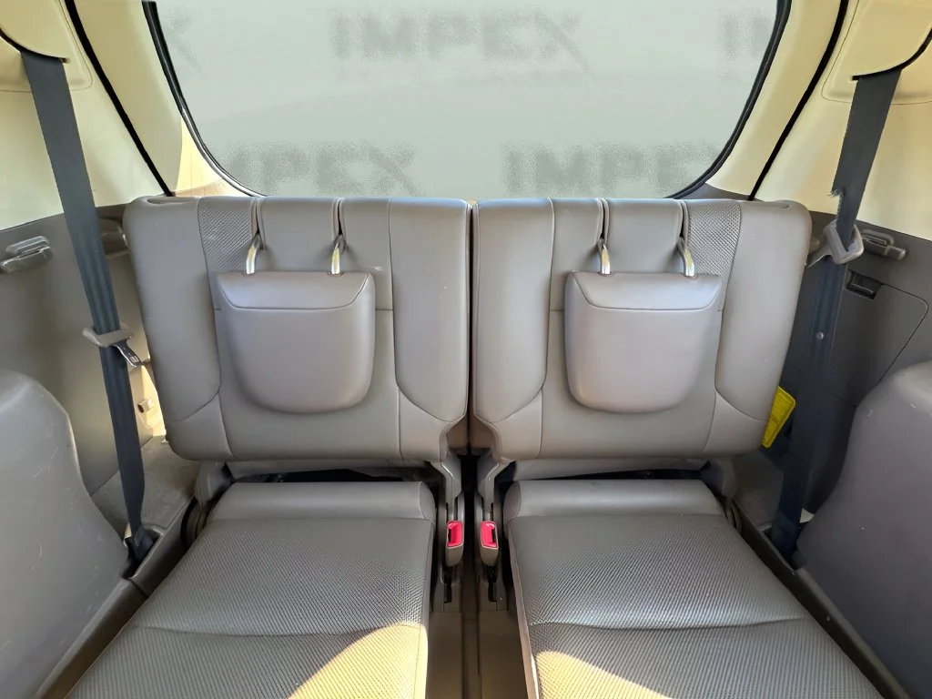Used 2018 White Lexus 460 image 13