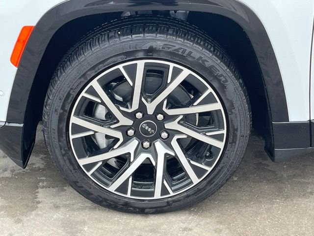 Used 2025 White Jeep Limited image 8