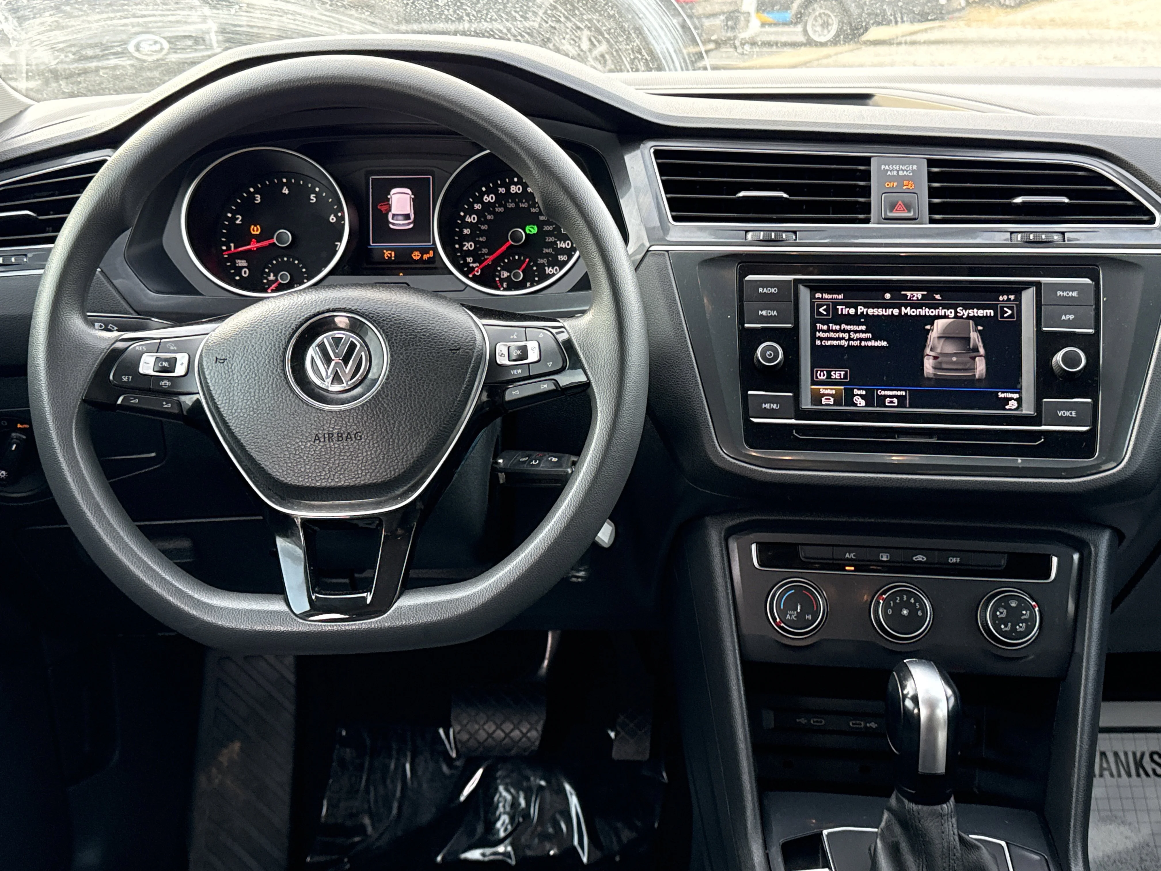 Used 2020  Volkswagen S image 4