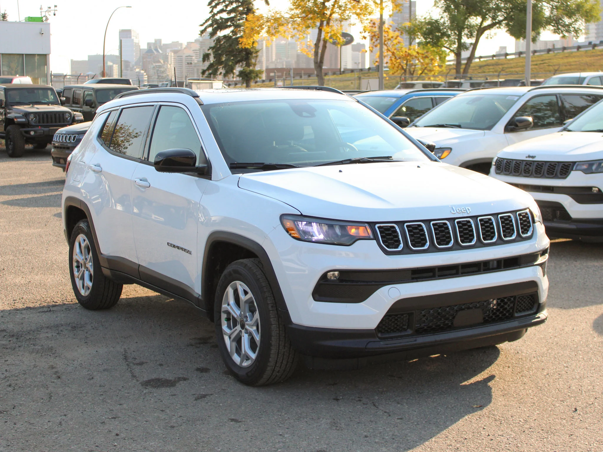 New 2026 White Jeep North* 4x4, Pano Sunroof, Remote Start, Alpine Audio, Heated Seats image 5