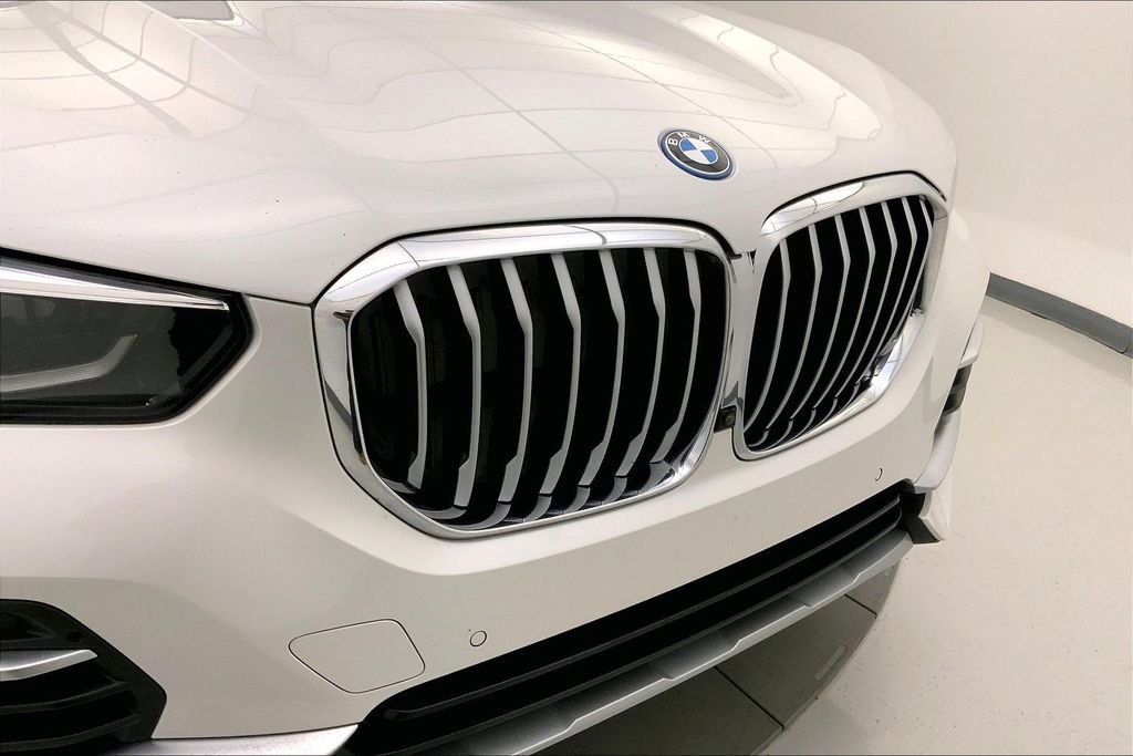 Used 2023 Mineral White Metallic BMW  image 29