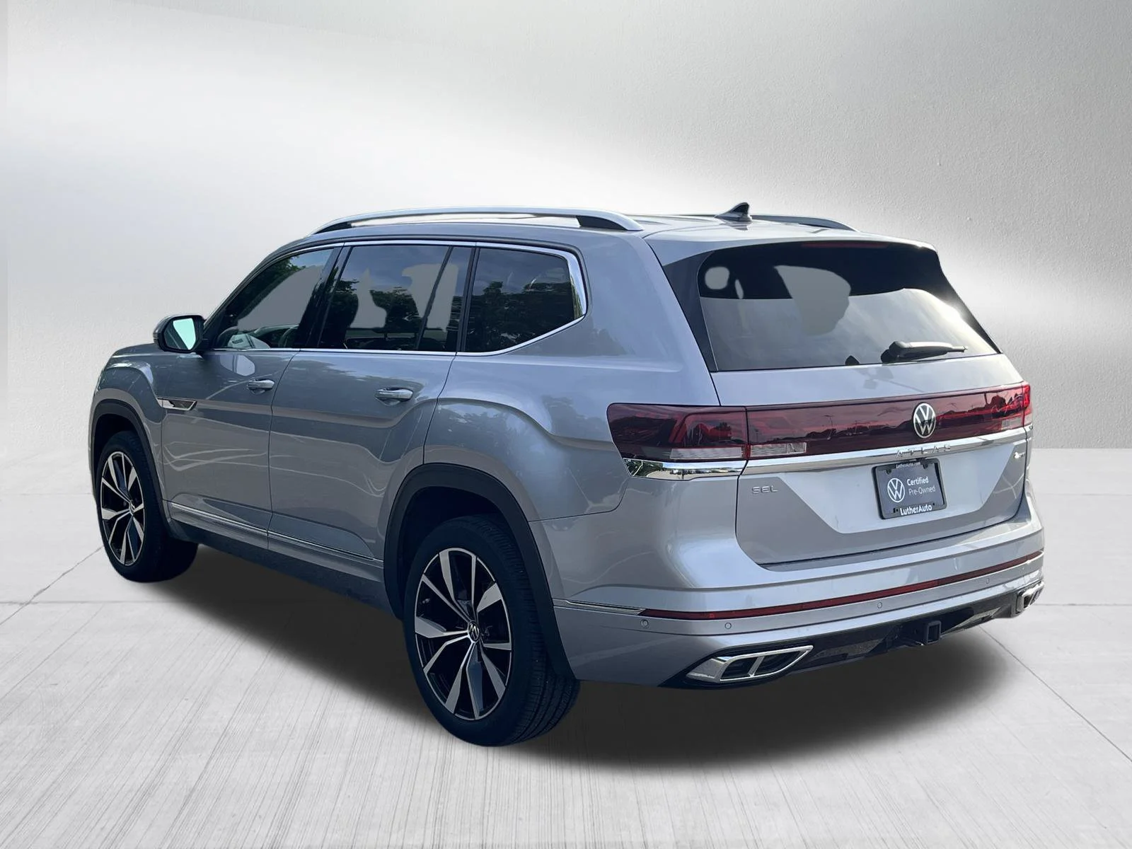 Used 2024 Silver Mist Metallic Volkswagen 2.0T SEL Premium R-Line image 5