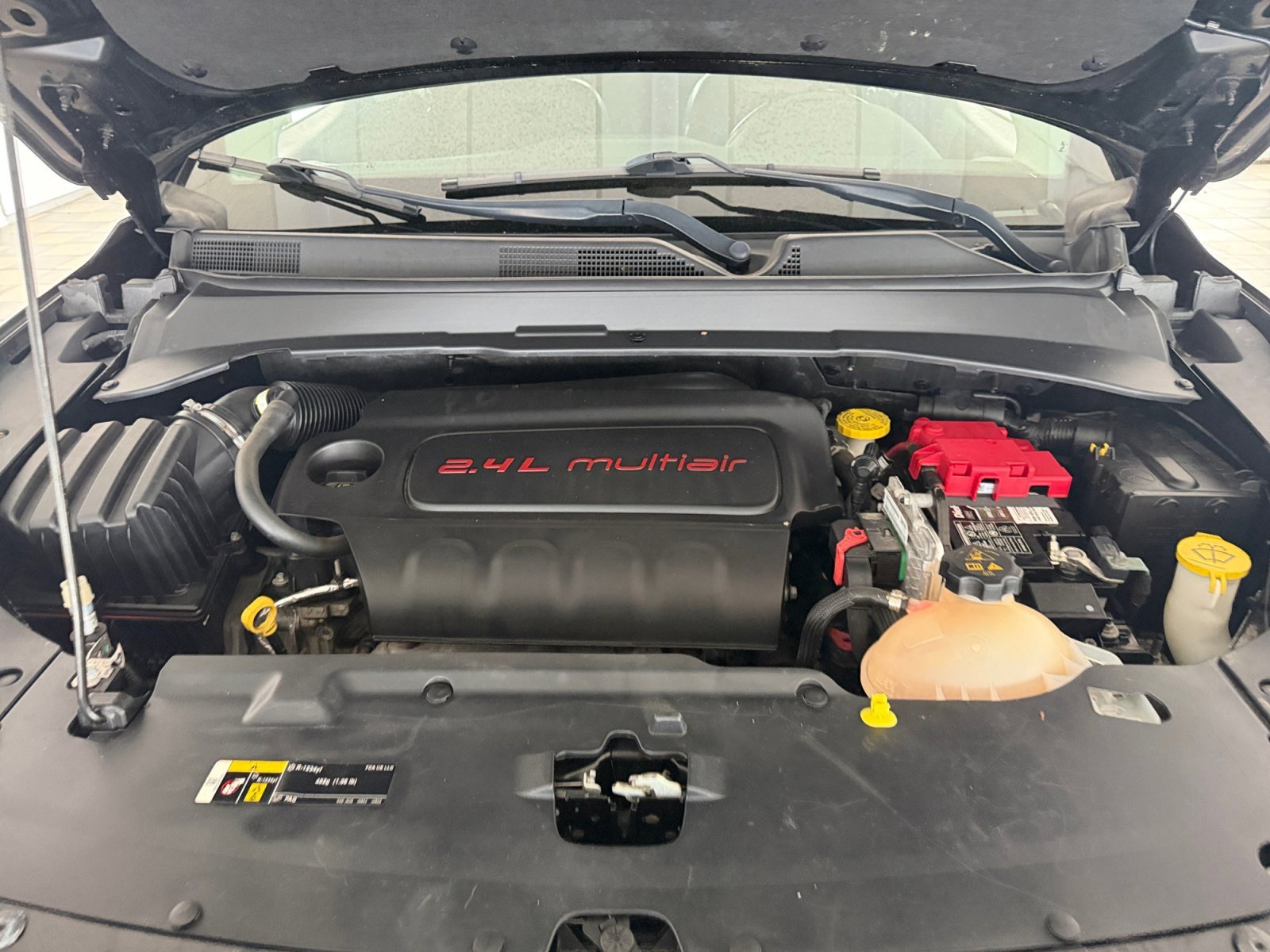 Used 2019 Diamond Black Crystal Pearlcoat Jeep Latitude image 6