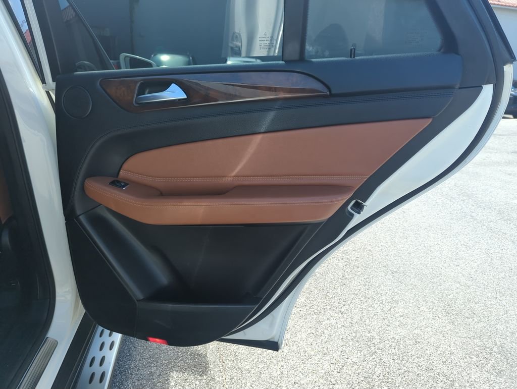 Used 2016  Mercedes-Benz GLE 400 image 32
