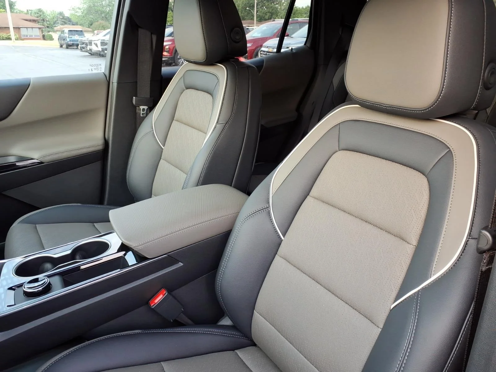 2027 Chevrolet Equinox LT - Photo 7