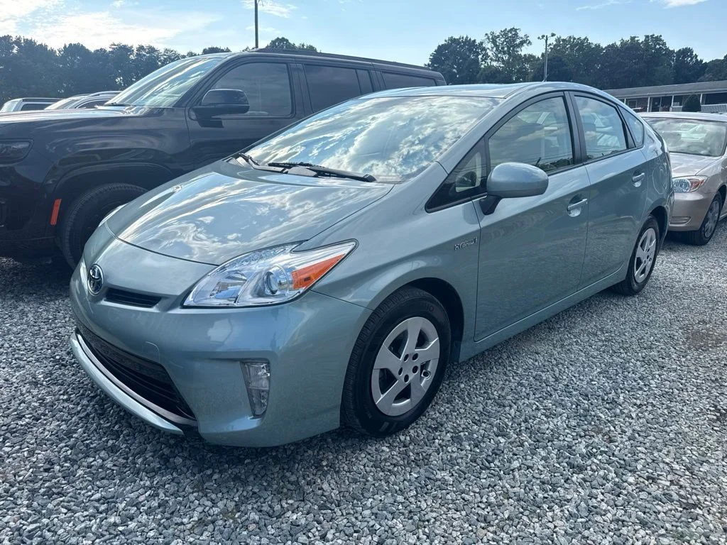 Used 2013 Beige Toyota Three image 1