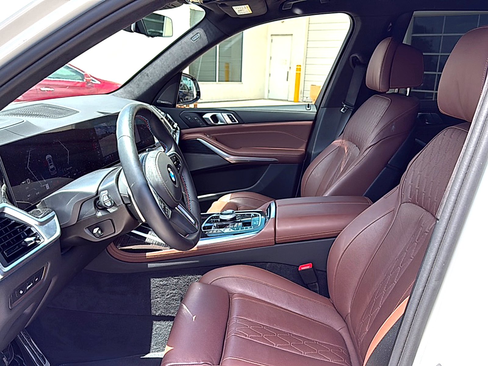 Used 2025 Mineral White Metallic BMW M60i image 7