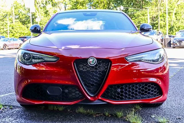 Used 2023  Alfa Romeo Veloce image 2