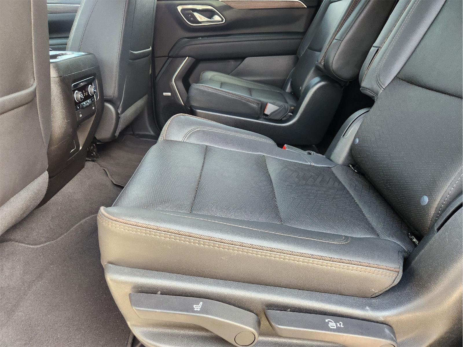 2023 Chevrolet Suburban photo 26 of 30