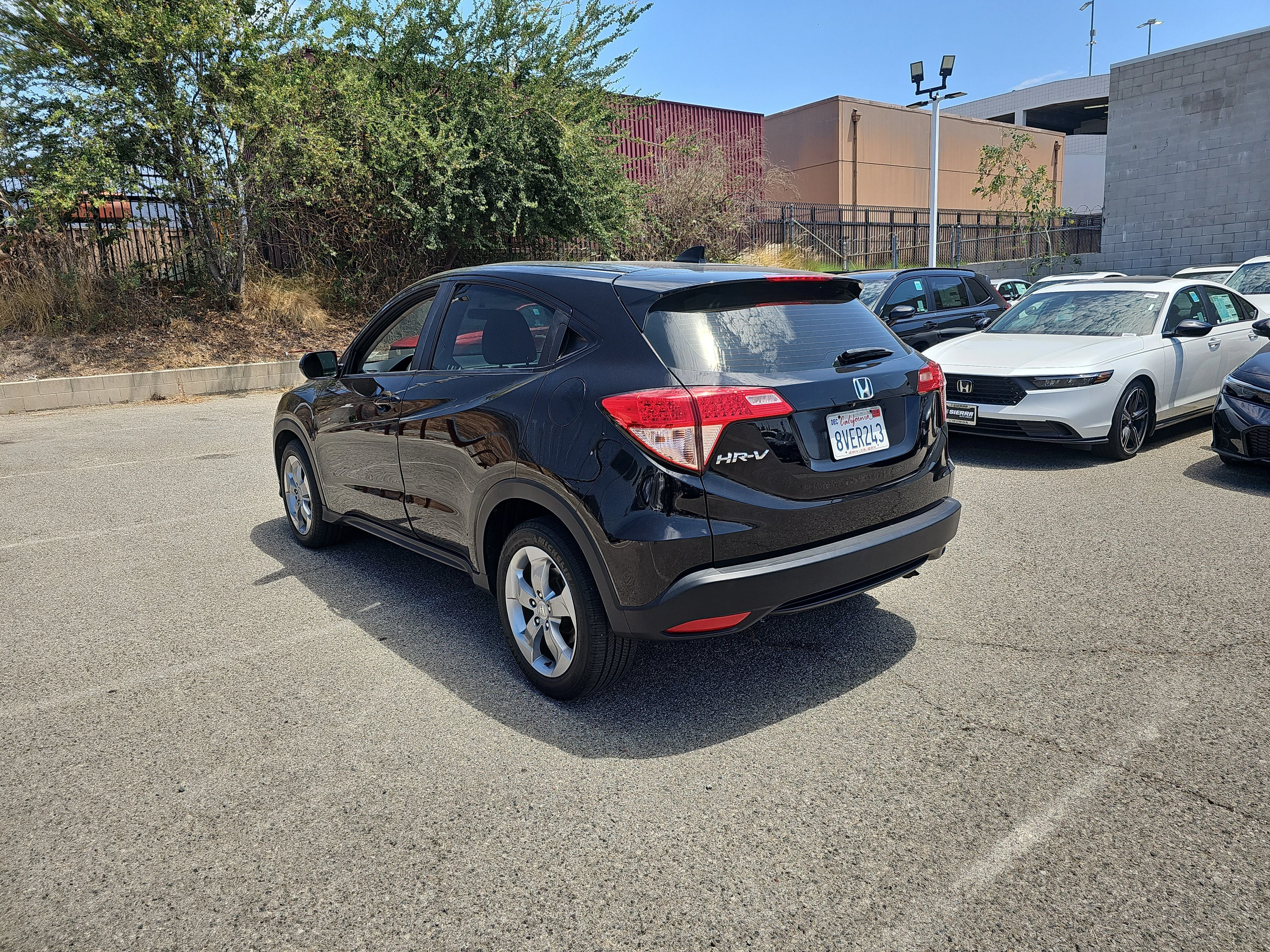 Used 2018  Honda LX image 6