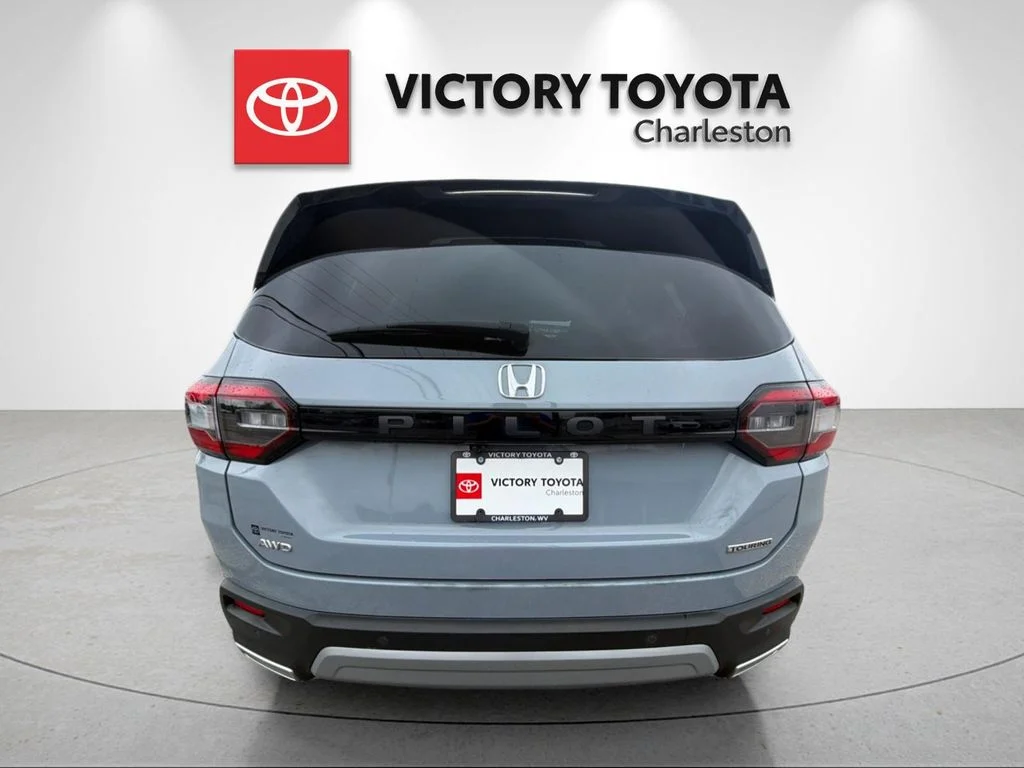Used 2023  Honda Touring image 4