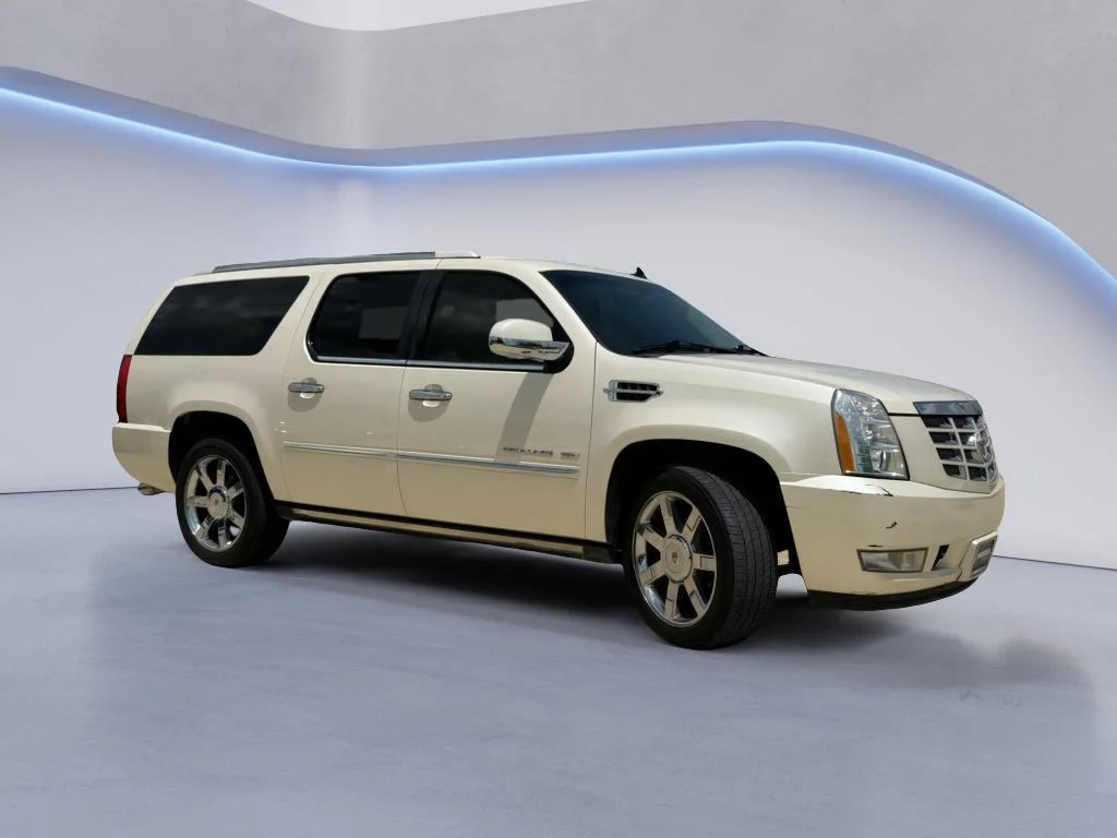 Used 2013 White Diamond Tricoat Cadillac Luxury image 8