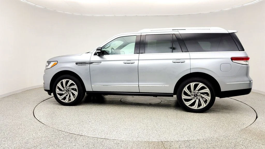 Used 2022 Silver Radiance Metallic Clearcoat Lincoln Reserve 4x2 image 8