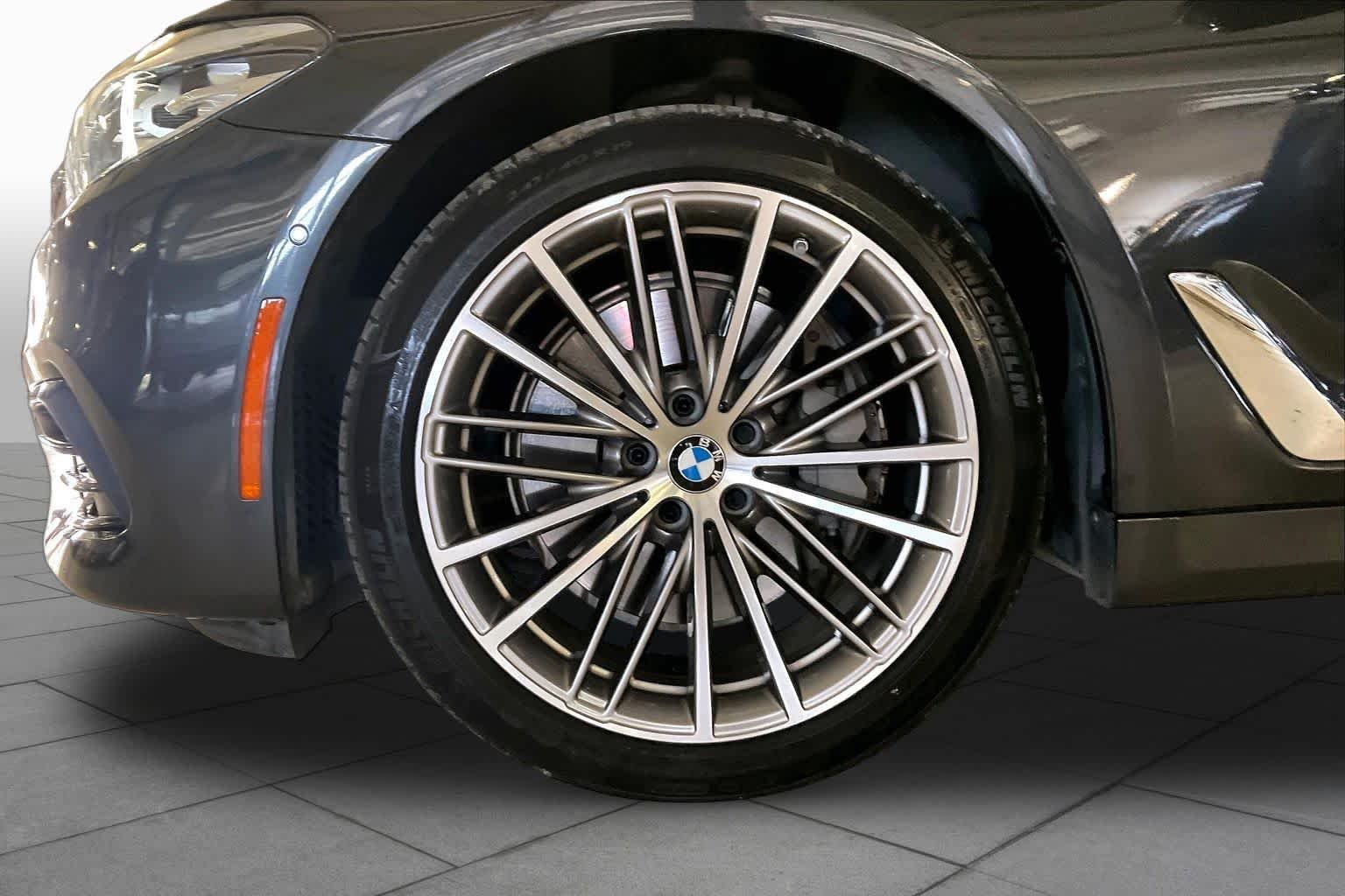 Used 2020 Dark Graphite Metallic BMW 540i image 9