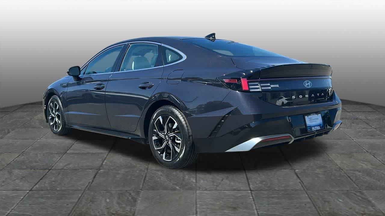 Certified Used 2025 Carbon Blue Hyundai SEL image 7