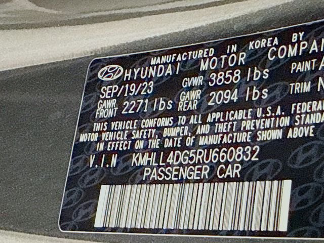 Used 2024 Gray Hyundai SE image 31