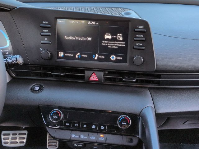 Used 2025 Gray Hyundai SEL Sport image 15