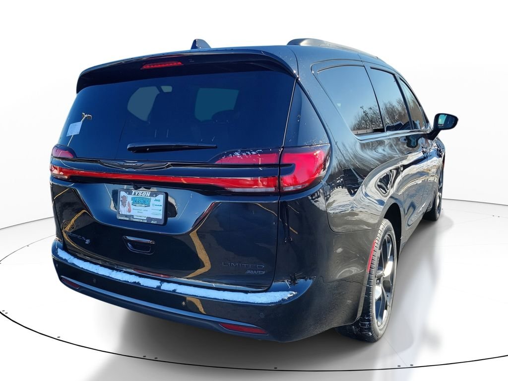 New 2026 Diamond Black Crystal Pearl-Coat Exterior Paint Chrysler Limited image 4