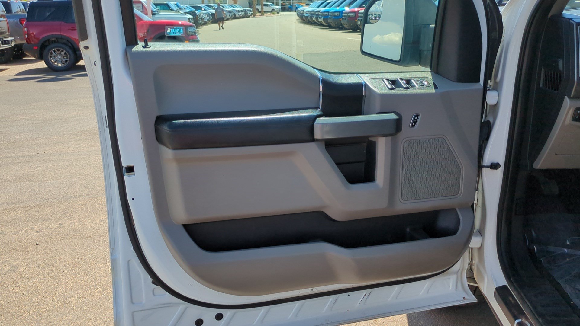 Used 2017 Ehite Ford XL image 11