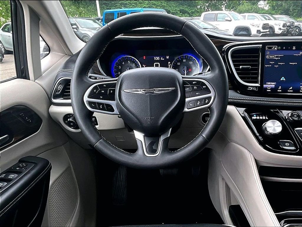 Used 2023 Black Chrysler Limited image 18