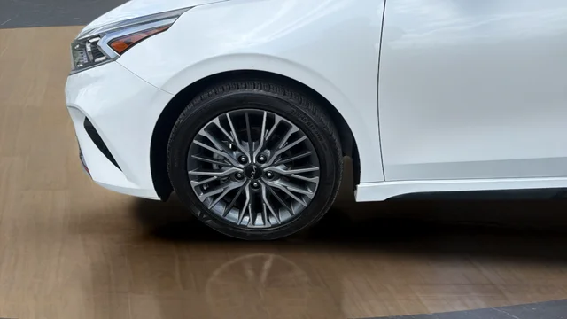 Used 2024 White Kia GT-Line image 27