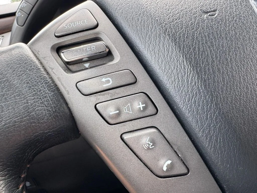 Used 2019 Black Nissan Platinum image 17