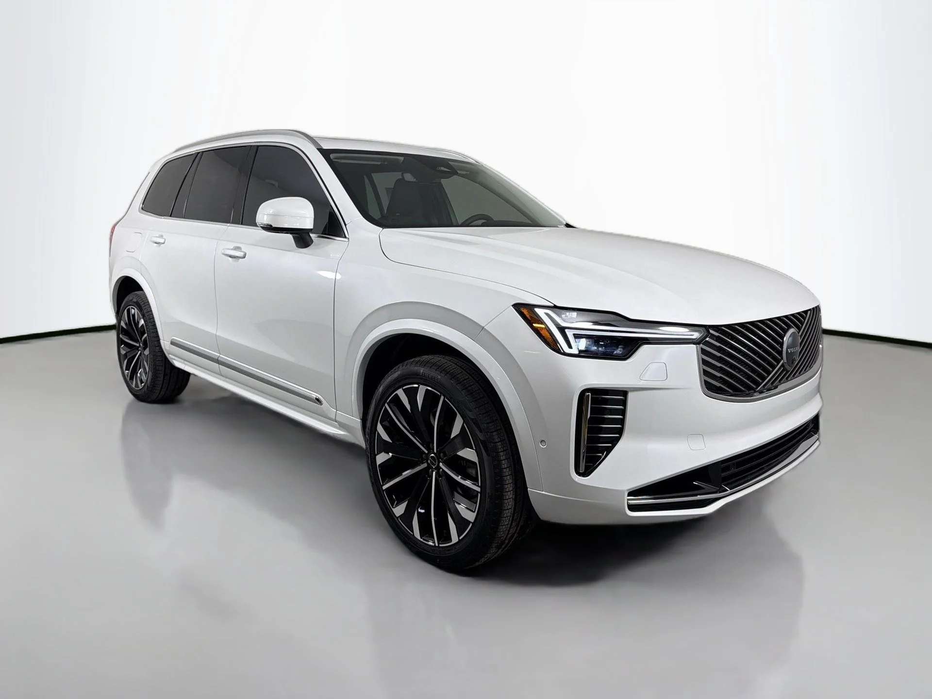 New 2026 Crystal White Volvo Plus image 3