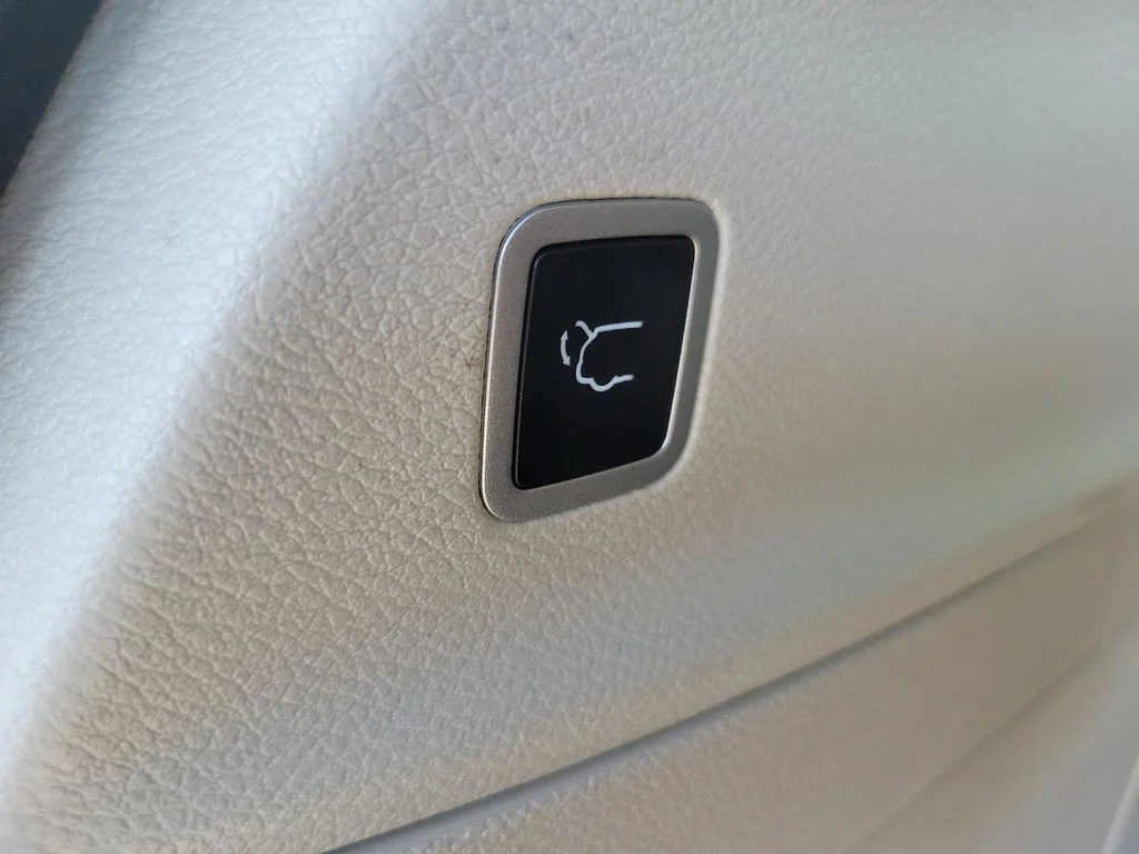 Used 2024 White Chrysler Select image 23
