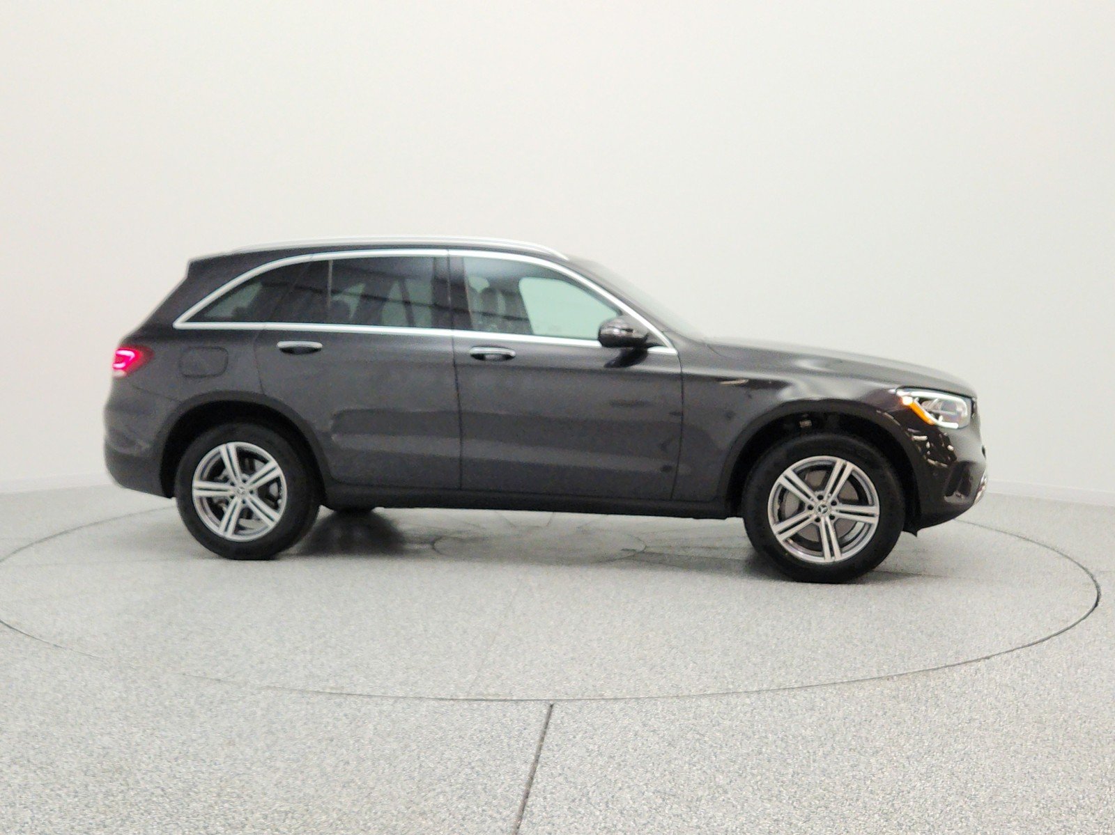 Used 2022 Graphite Grey Metallic Mercedes-Benz GLC 300 SUV image 4