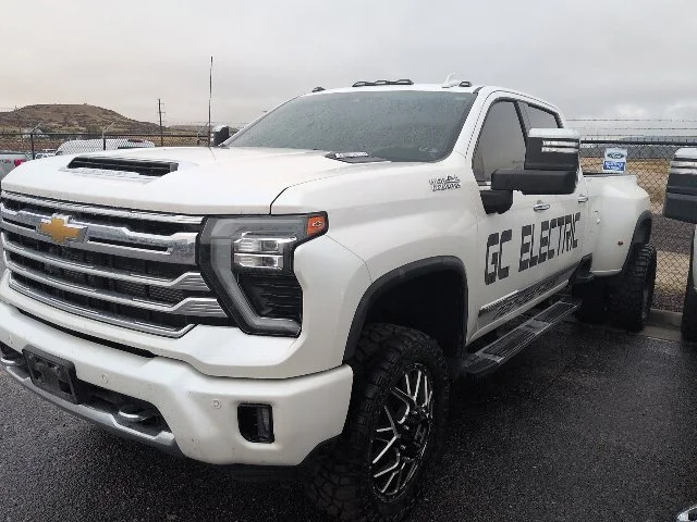 Used 2024 Beige Chevrolet High Country image 2