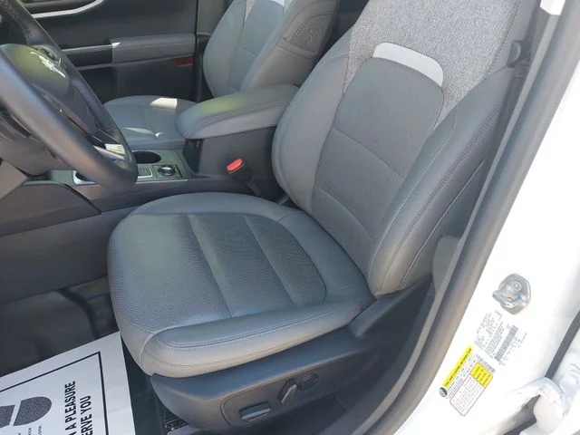 Used 2025 White Ford Badlands image 15