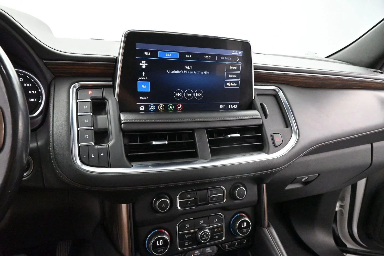 Used 2021 IRIDESCENT PEARL TRICOAT Chevrolet High Country image 18