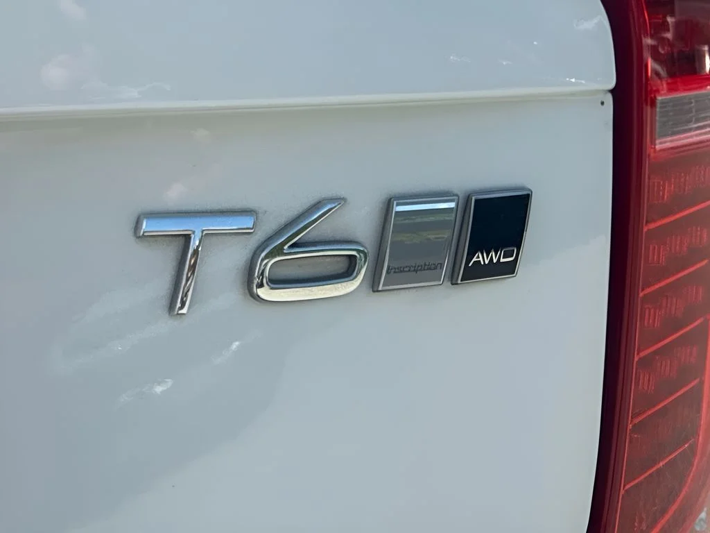 Used 2017 White Volvo T6 Inscription image 31