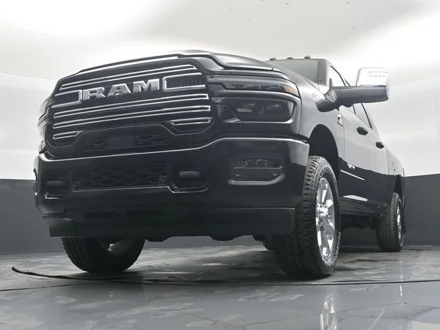 New 2026 Diamond Black Crystal Pearl-Coat Exterior Paint RAM Laramie image 44