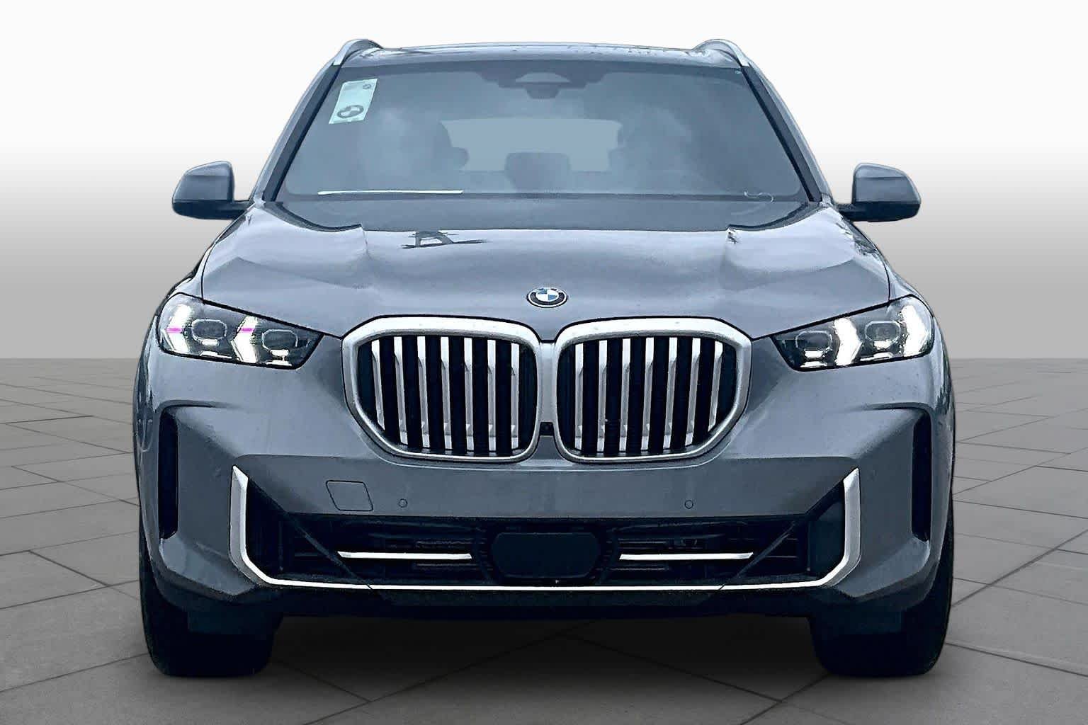 Used 2026 Skyscraper Grey Metallic BMW xDrive40i image 3
