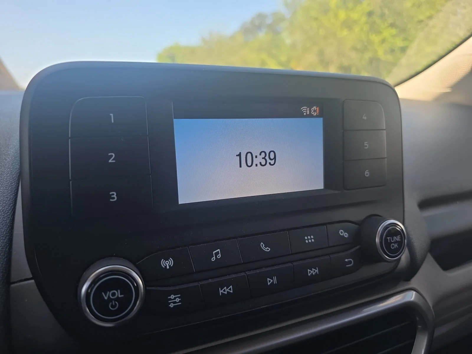 Used 2018 Moondust Silver Metallic Ford S image 12