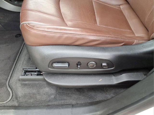 Used 2020 White Buick Avenir image 17