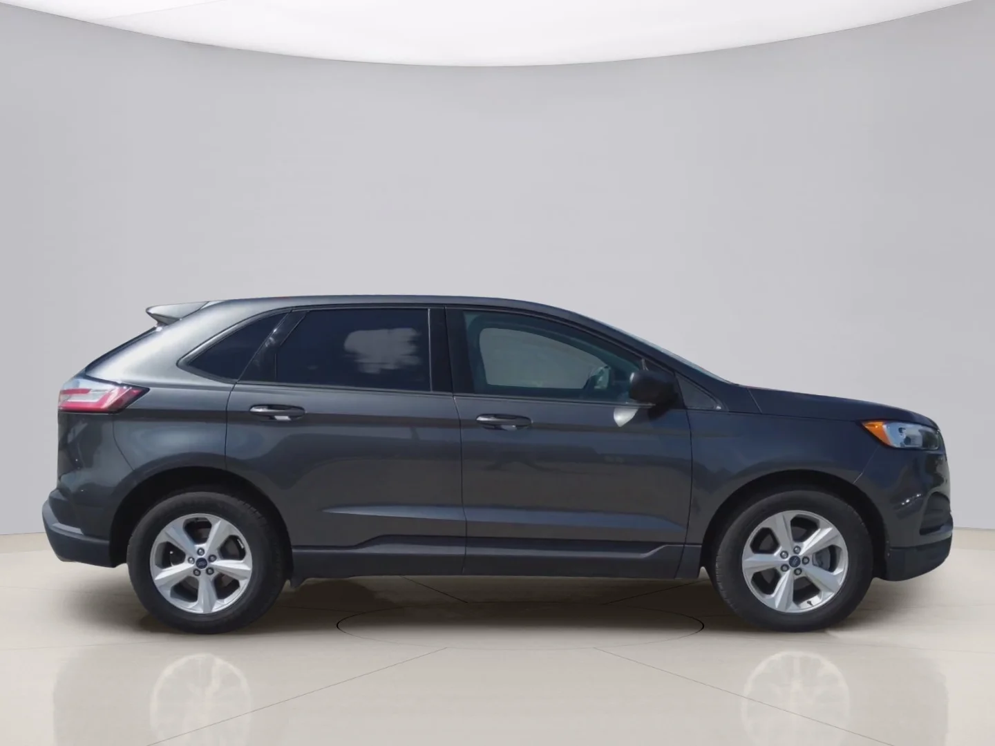 Used 2019 Gray Ford SE image 6