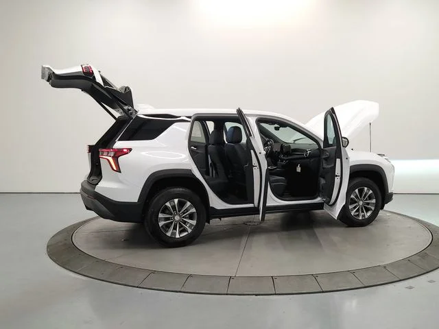 New 2027 White Chevrolet LT image 16