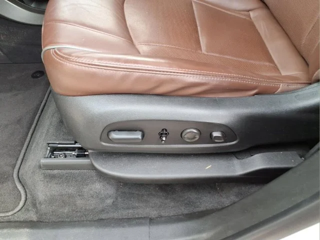 Used 2020 White Buick Avenir image 17