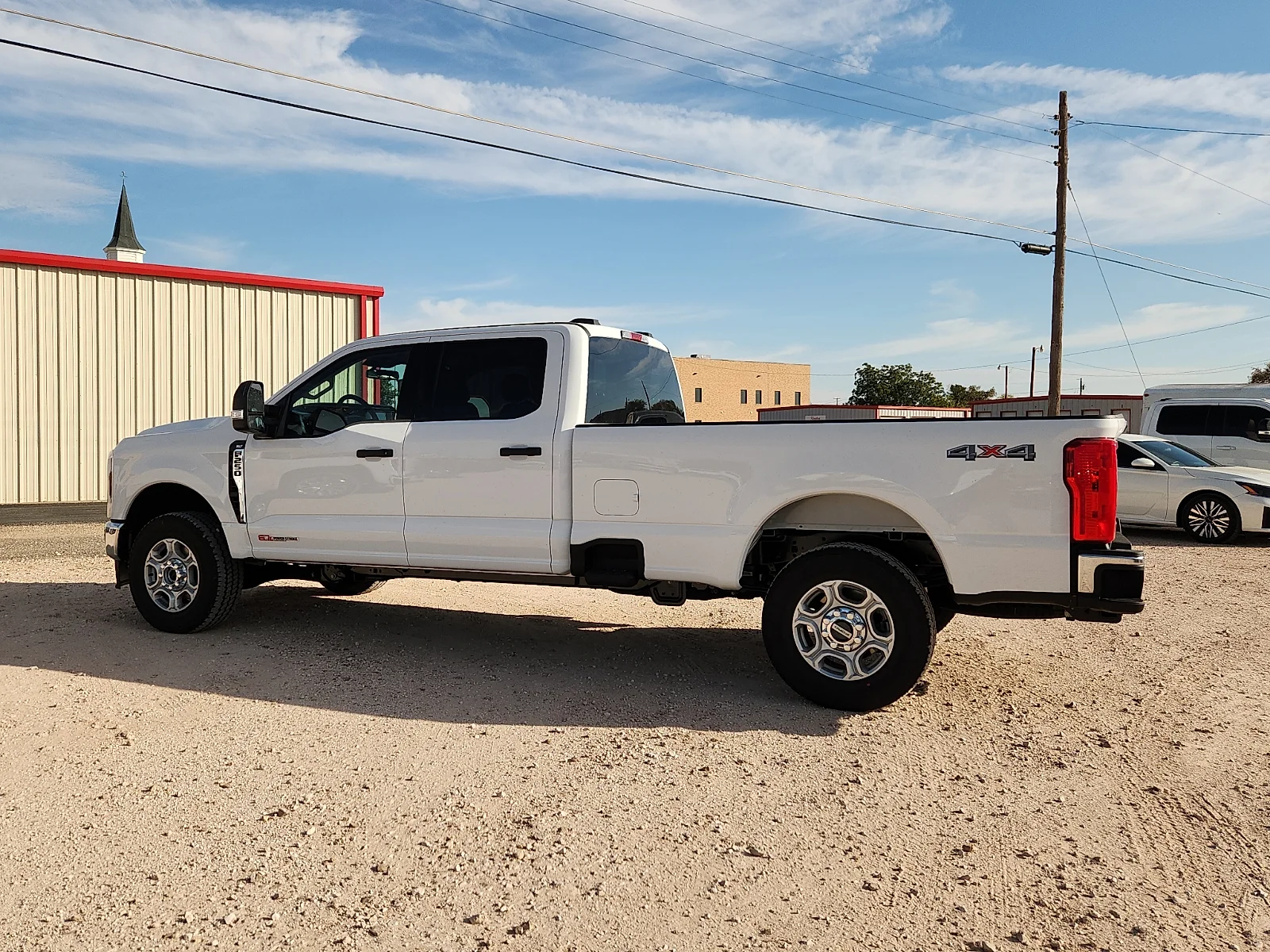 New 2027 Oxford White Ford XLT image 4