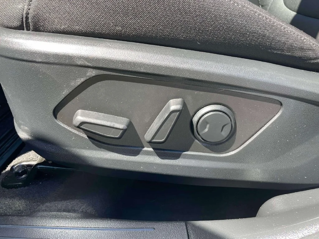 Certified Used 2025 Silver Hyundai SEL image 18