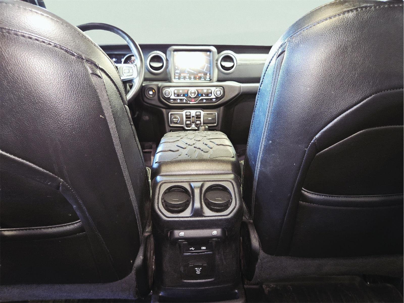 Used 2020 RED JEEP SAHARA image 41
