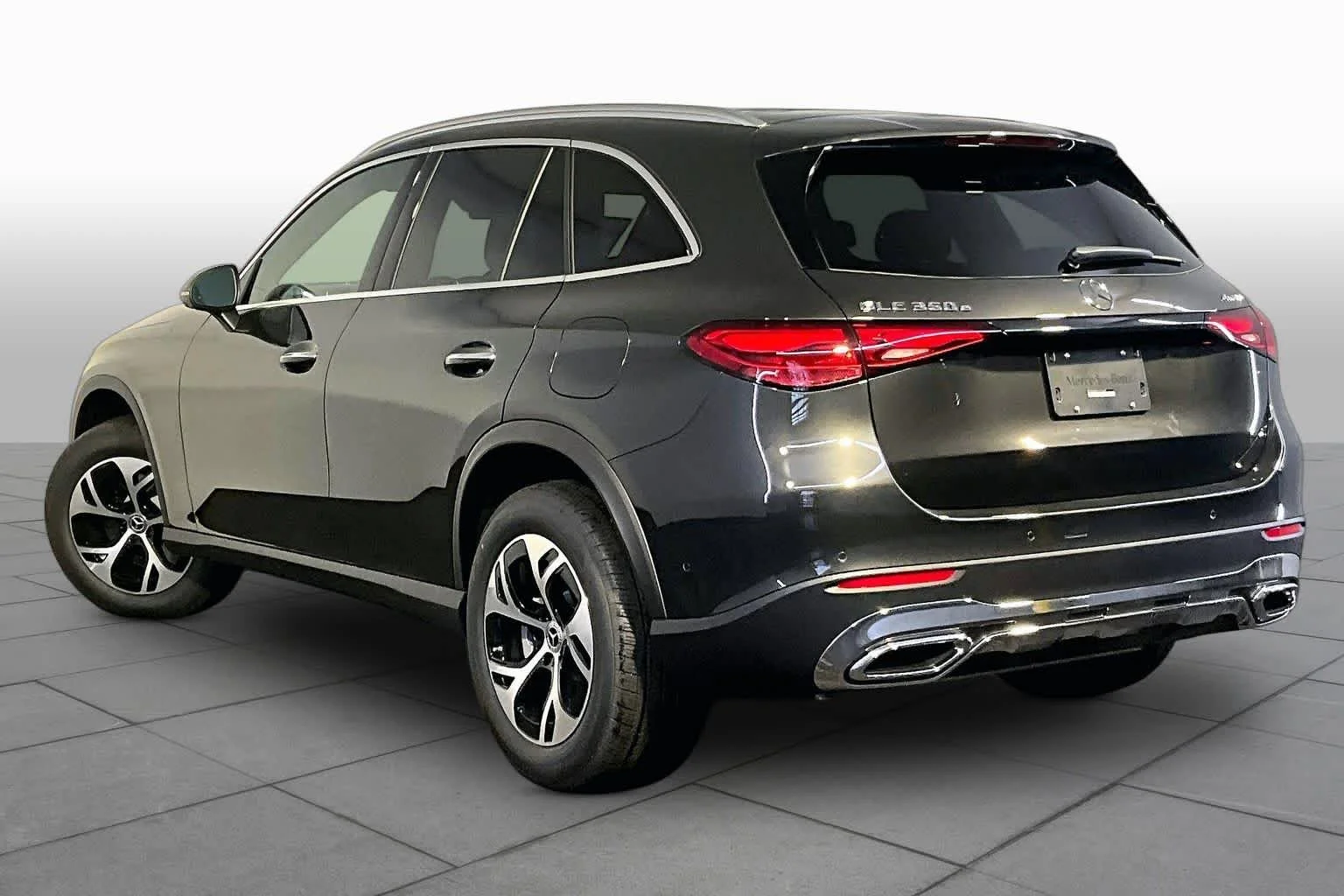 New 2027 Graphite Grey Metallic Mercedes-Benz GLC 350e image 3